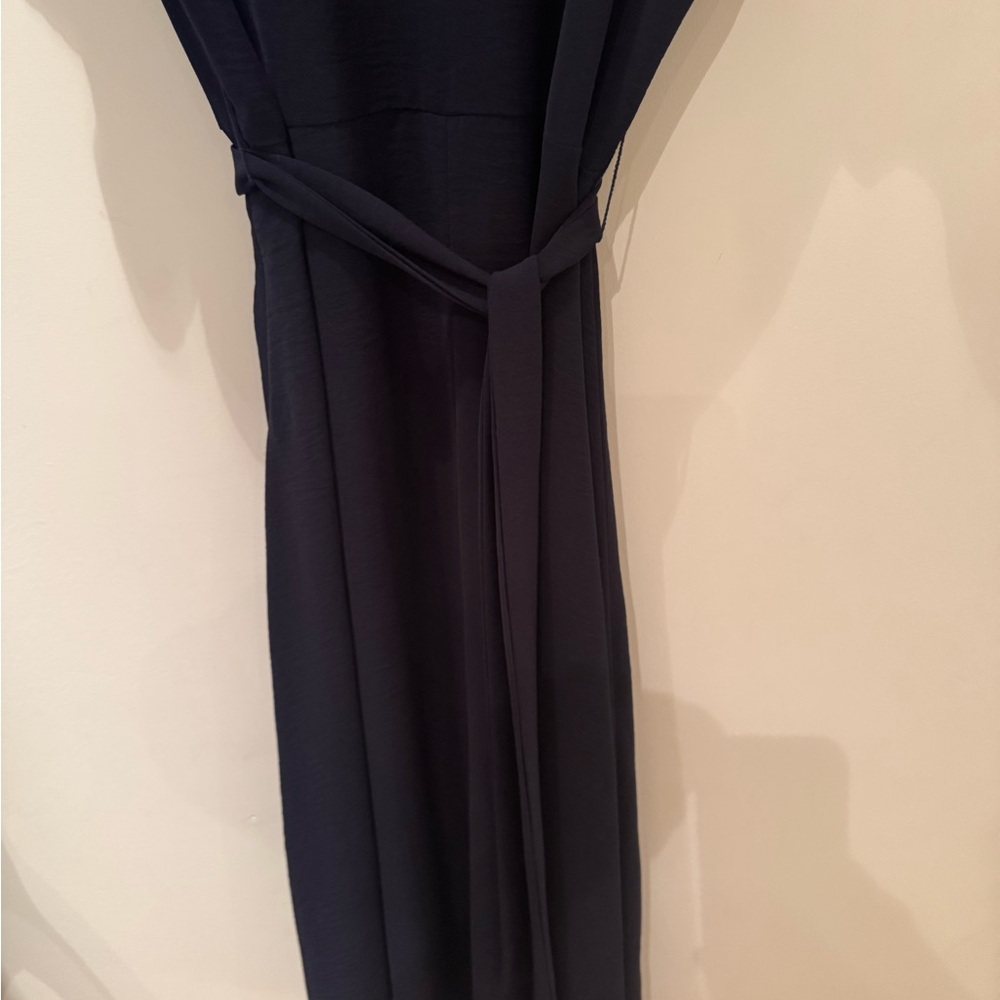 DKNY midnight blue dress with tie belt.
Size 12. (A small 12, like a 10). - Picture 4 of 9